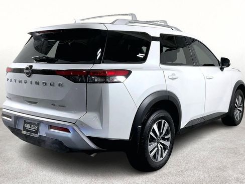 Certified 2025 Nissan Pathfinder SL image 2