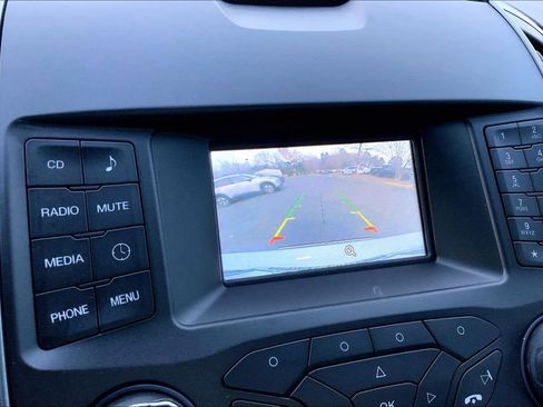 Used 2018 Ford Edge SE image 9