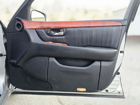 Used 2004 Lexus LS 430 image 24