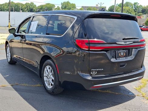 Used 2024 Chrysler Pacifica Touring-L FWD image 27