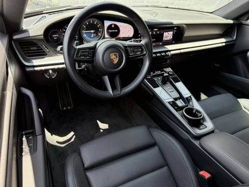 Used 2022 Porsche 911 Carrera RWD image 4