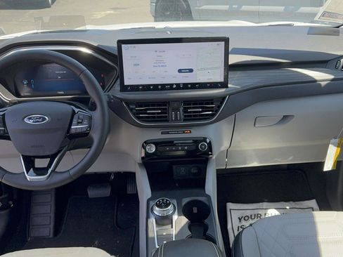 New 2023 Ford Escape SE w/ PHEV Premium Package FWD image 7