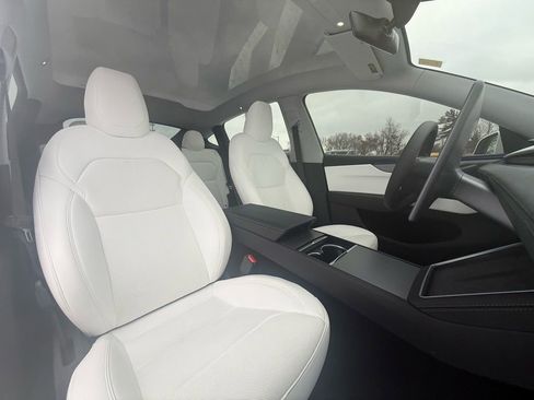 Used 2026 Tesla Model Y 2WD image 30