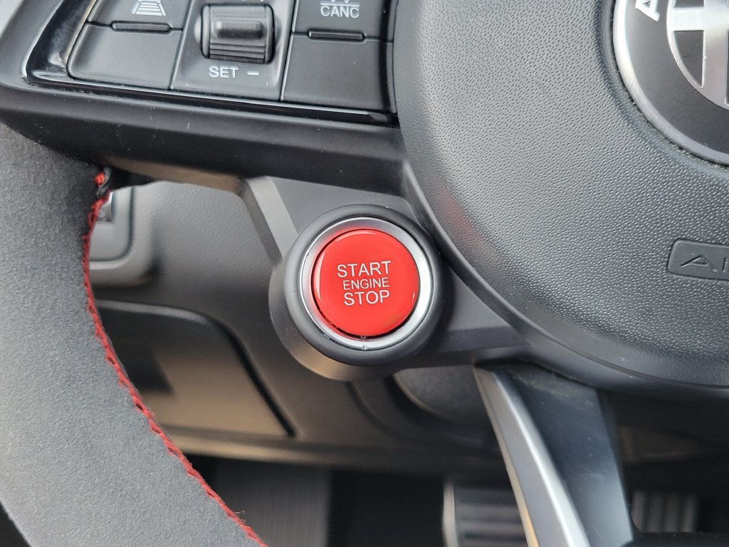 Used 2024 Alfa Romeo Giulia Veloce RWD image 12