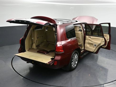 Used 2011 Lexus LX 570 4WD image 41