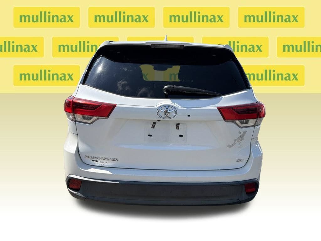 Used 2017 Toyota Highlander SE FWD image 9