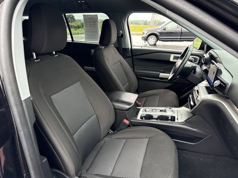 Used 2023 Ford Explorer XLT AWD/4WD image 13