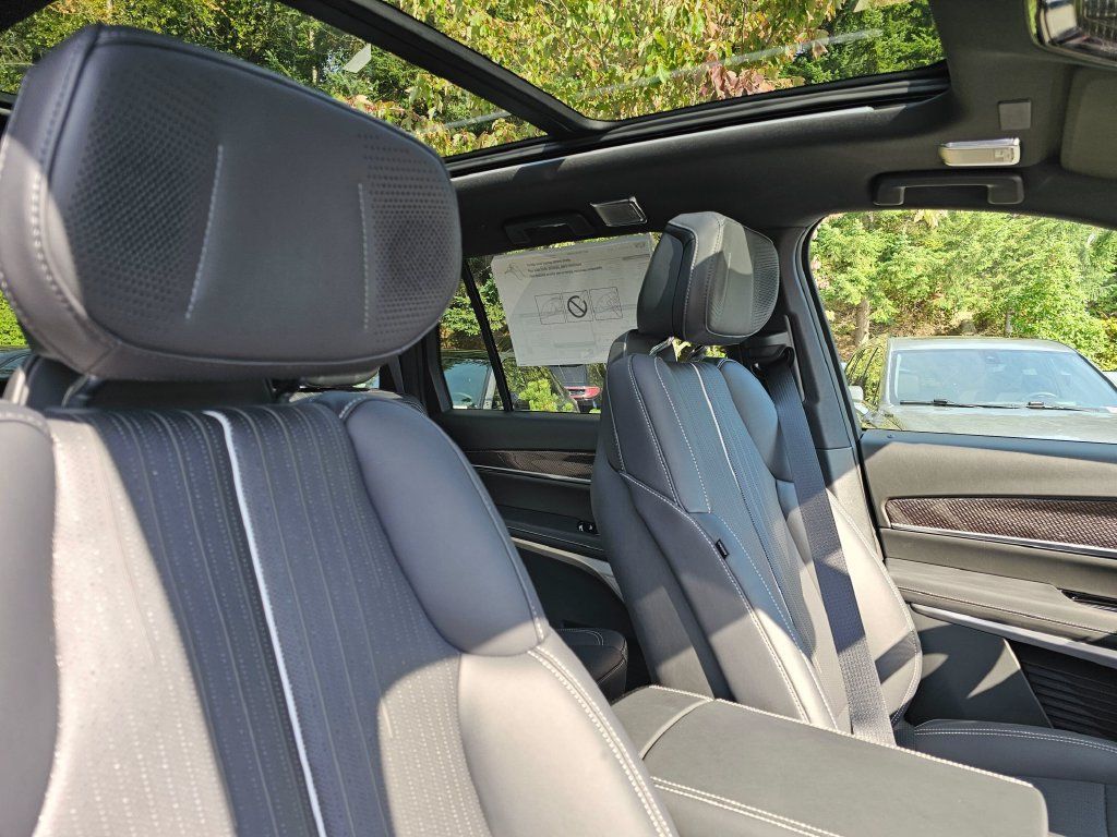 New 2027 Cadillac Vistiq Luxury AWD/4WD image 11