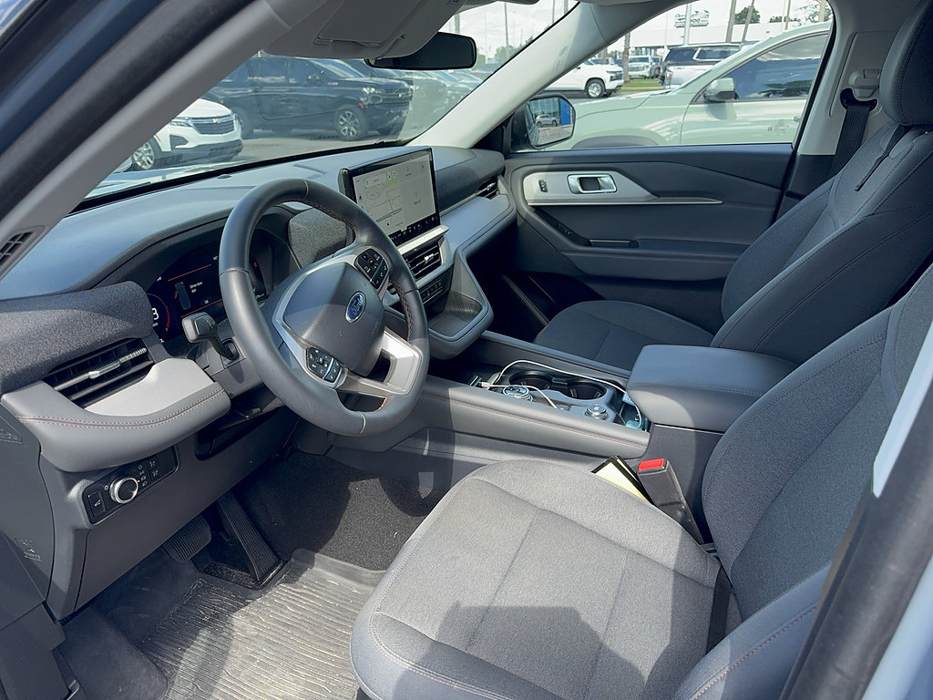 Used 2025 Ford Explorer Active RWD image 60