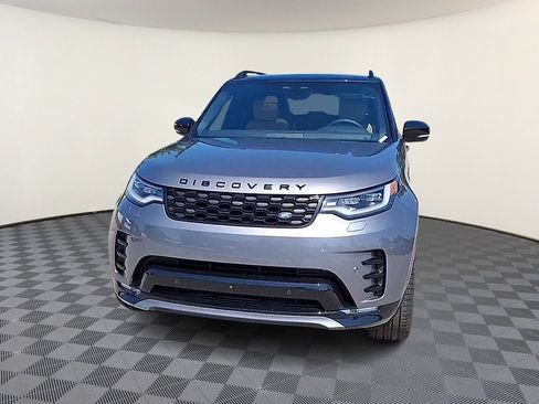 Certified 2025 Land Rover Discovery Dynamic SE image 3