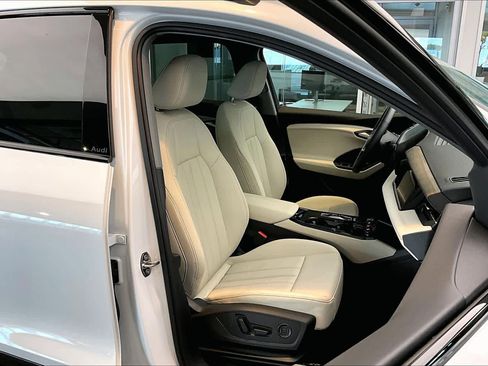 Used 2025 Audi Q6 e-tron Premium w/ Convenience Package image 8