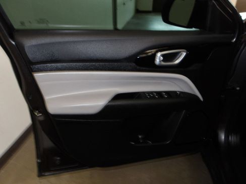 Used 2023 Jeep Compass Limited AWD/4WD image 19