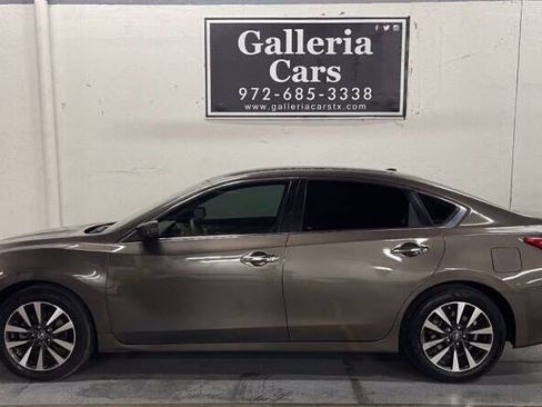 Used 2017 Nissan Altima 2.5 SV FWD image 1