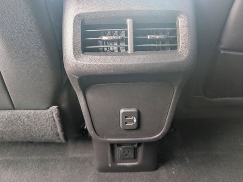 Used 2024 GMC Terrain SLT AWD/4WD image 17