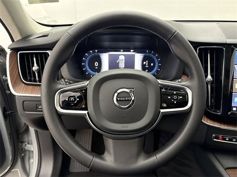 Certified 2024 Volvo XC60 B5 Plus image 15