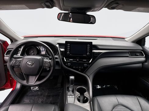 Used 2024 Toyota Camry SE image 14