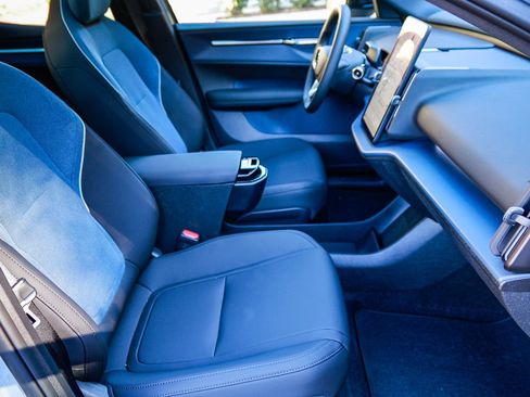 New 2025 Volvo EX30 Plus w/ Protection Package Premier image 17