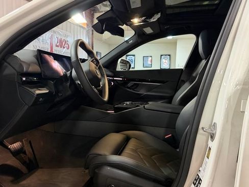 Used 2026 BMW 530i xDrive AWD/4WD image 11