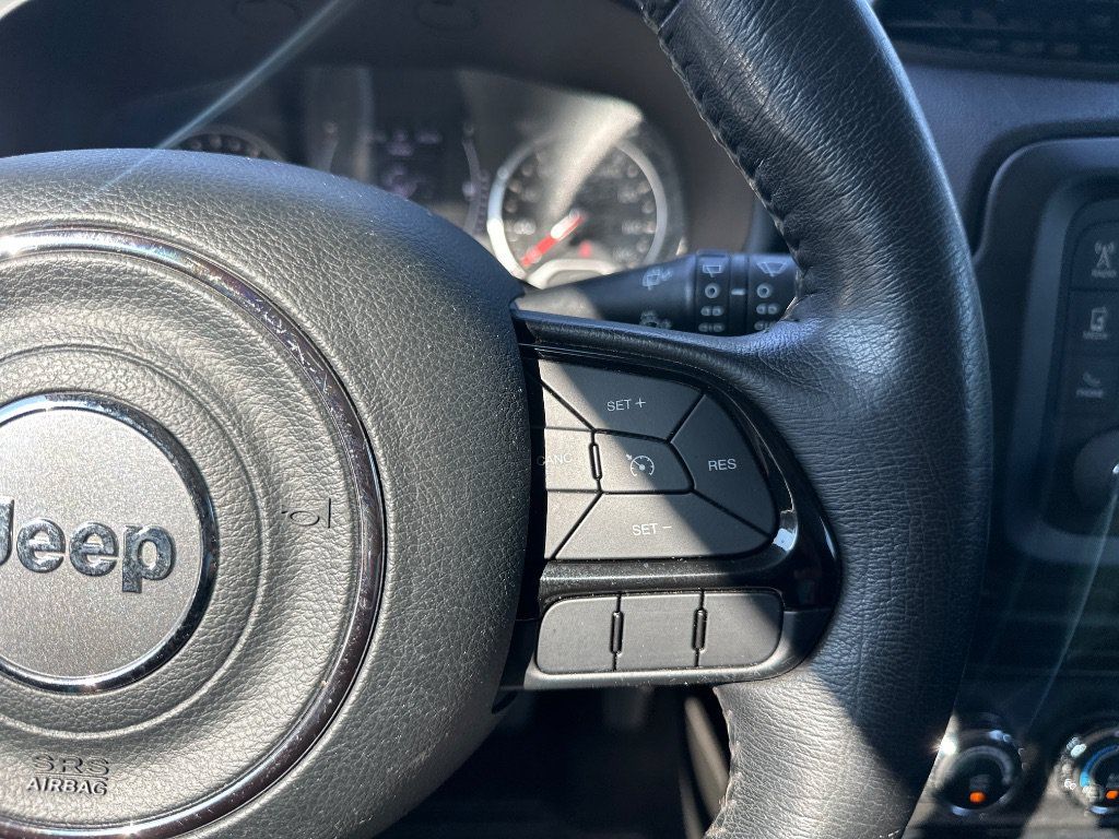 Used 2017 Jeep Renegade Altitude FWD image 33