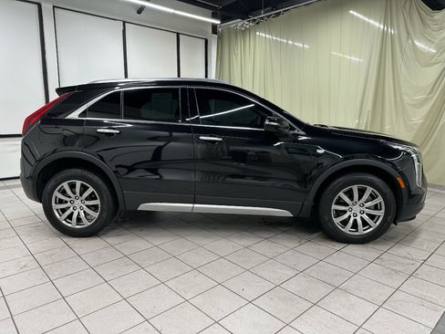 Used 2022 Cadillac XT4 Premium Luxury w/ Safety Alert Package AWD/4WD image 2