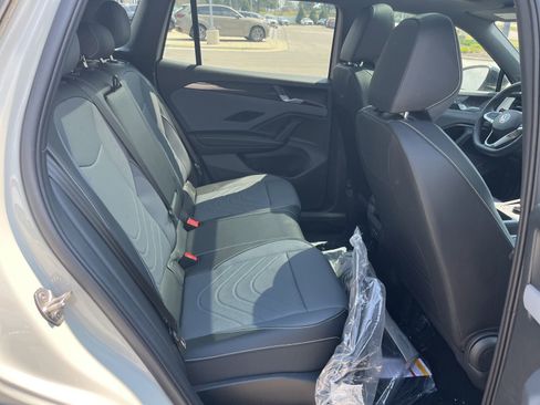 New 2026 Volkswagen Tiguan SE R-Line image 23