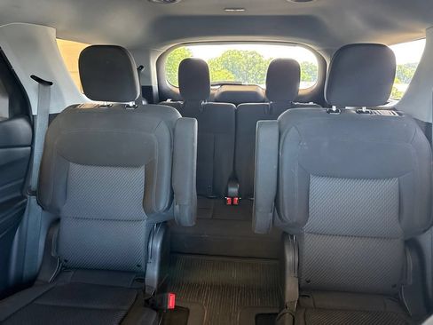 Used 2023 Ford Explorer XLT AWD/4WD image 25