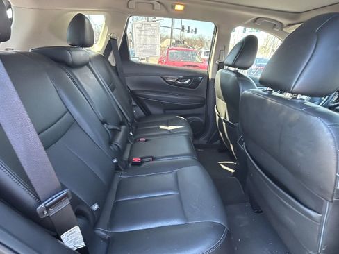 Used 2018 Nissan Rogue SL w/ Premium Package image 13