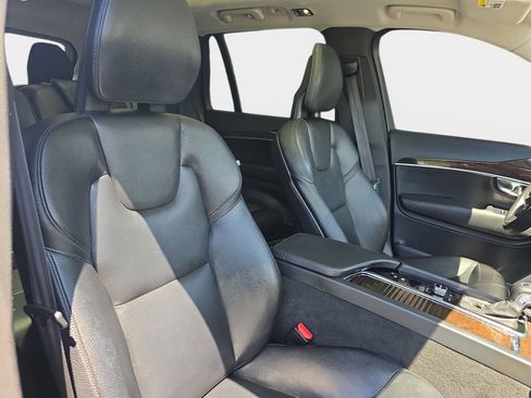Used 2016 Volvo XC90 T6 Momentum w/ Momentum Plus Package AWD/4WD image 12