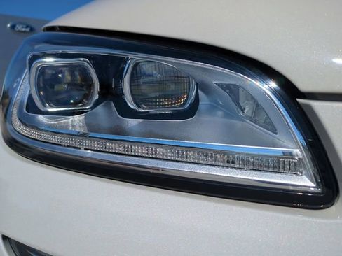 Used 2024 Lincoln Corsair Reserve image 10