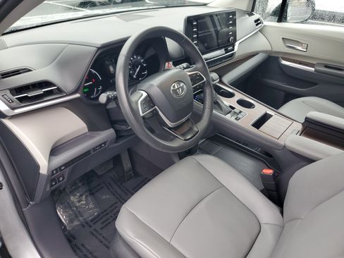 Certified 2024 Toyota Sienna XLE image 21