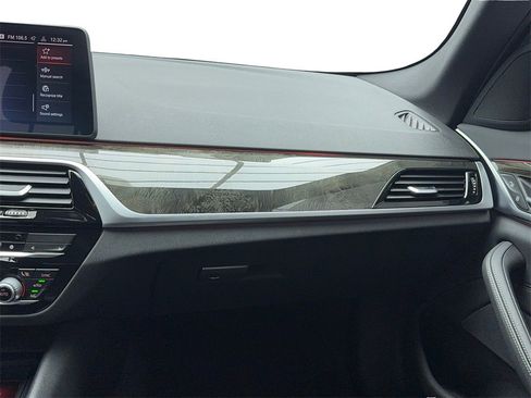 Used 2022 BMW 530i w/ Convenience Package image 20