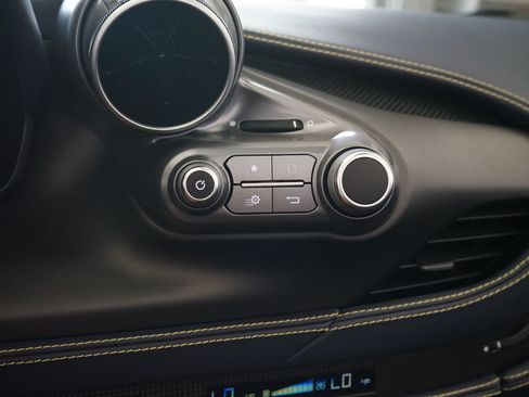 Used 2022 Ferrari F8 Tributo RWD image 29