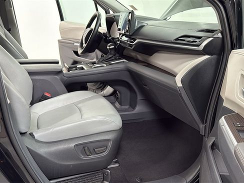 Used 2024 Toyota Sienna XLE image 19