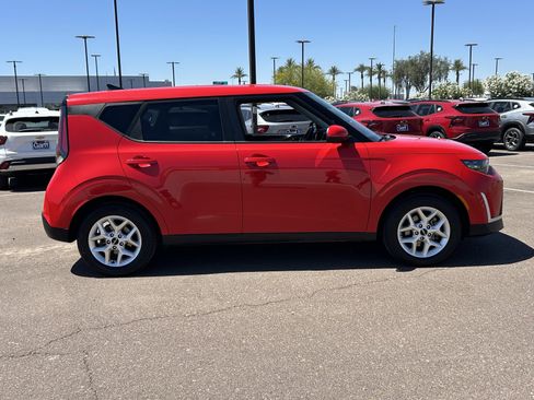 Used 2024 Kia Soul LX w/ Option Group 015 FWD image 6