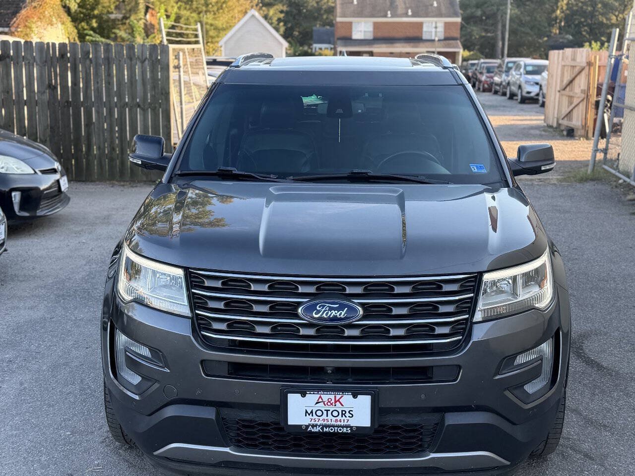Used 2017 Ford Explorer Limited w/ Equipment Group 301A AWD/4WD image 4