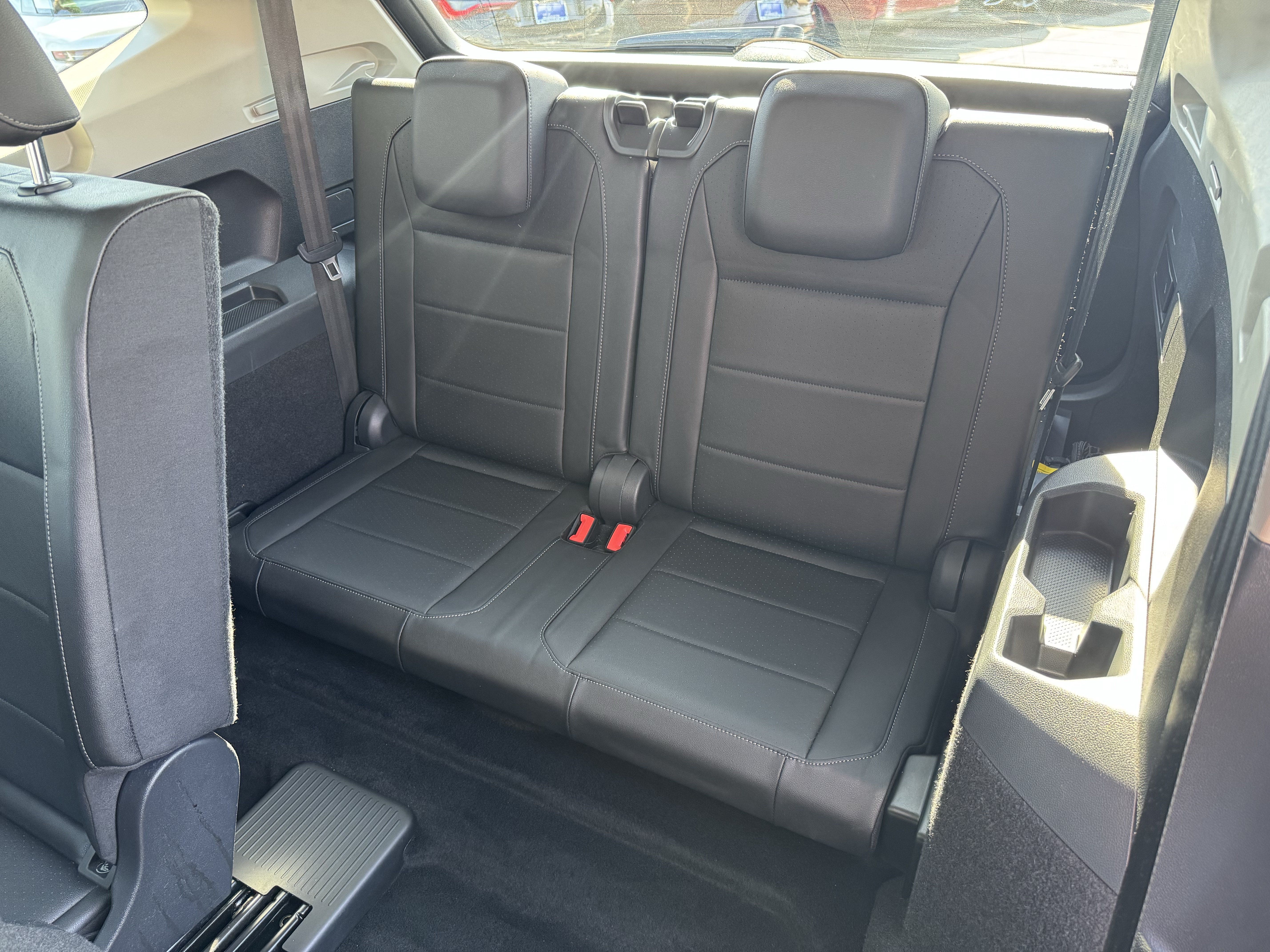 Used 2020 Volkswagen Tiguan SE w/ Panoramic Sunroof Package FWD image 29
