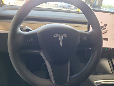 Used 2023 Tesla Model Y Long Range AWD/4WD image 3