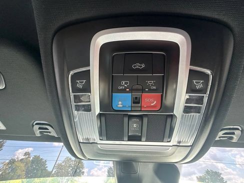 Used 2025 RAM 1500 Laramie AWD/4WD image 29