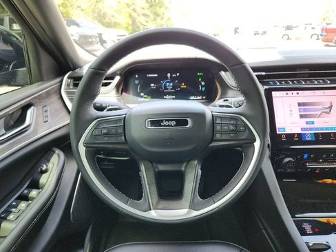 Used 2025 Jeep Grand Cherokee Limited 4xe AWD/4WD image 14