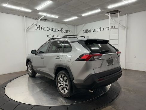Used 2021 Toyota RAV4 XLE Premium image 5