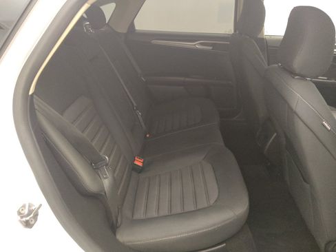 Used 2020 Ford Fusion SE FWD image 19