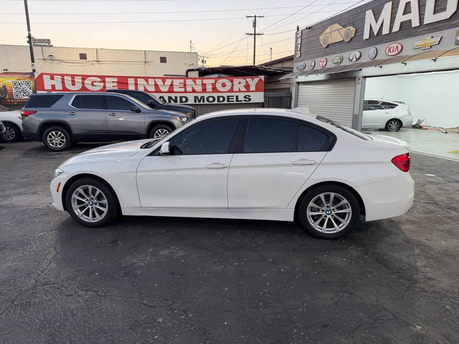 Used 2018 BMW 320i Sedan RWD image 5