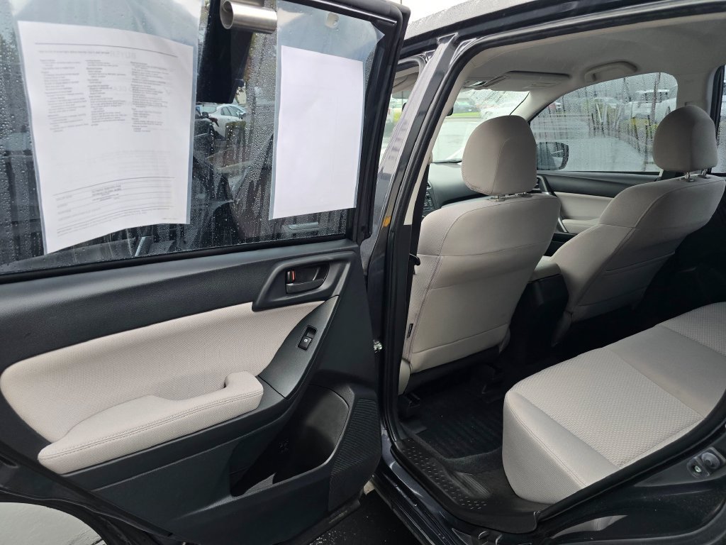 Used 2014 Subaru Forester 2.5i AWD/4WD image 9