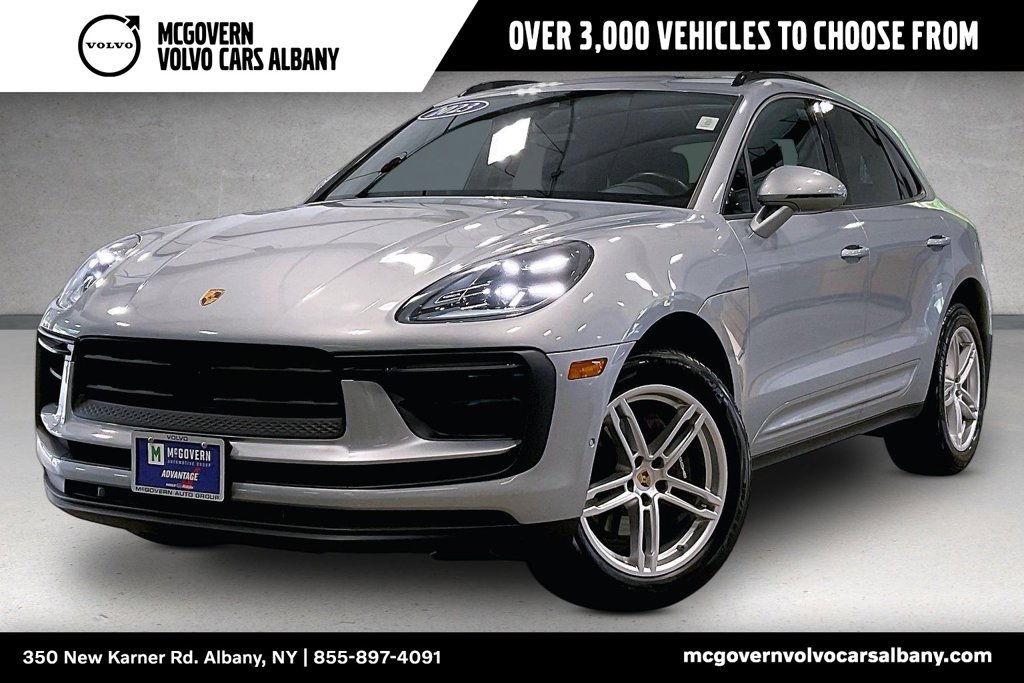 Used 2023 Porsche Macan AWD/4WD image 1