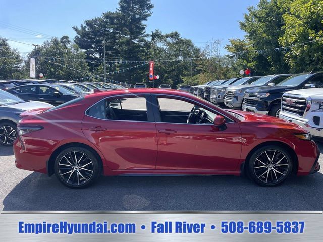 Used 2024 Toyota Camry SE FWD image 3