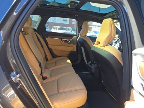 Certified 2025 Volvo V90 B6 Cross Country Ultra image 20
