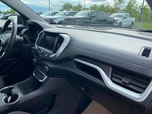 Used 2024 GMC Terrain SLE AWD/4WD image 18