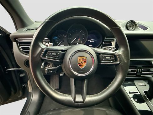 Used 2022 Porsche Macan image 12