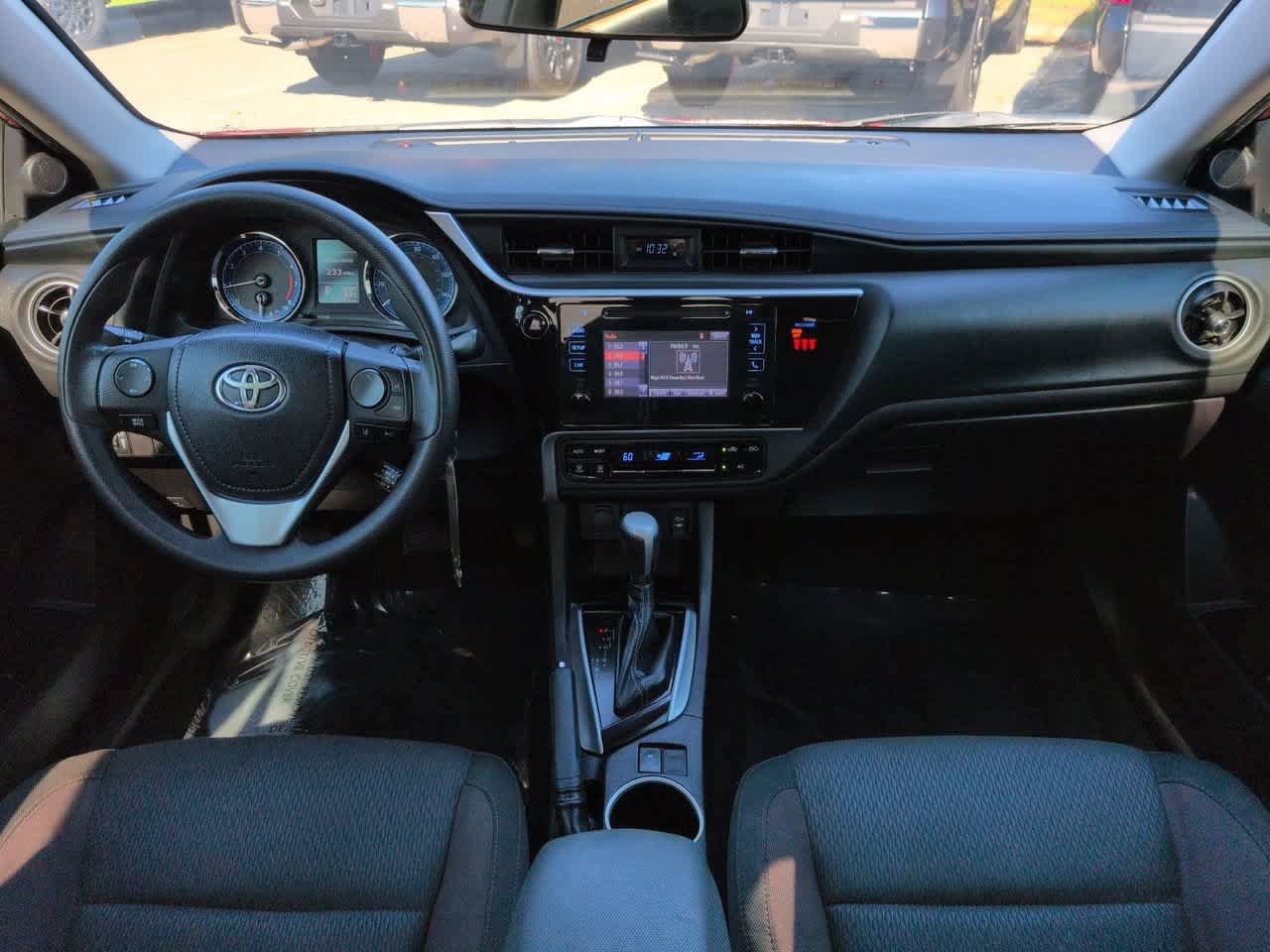 Used 2018 Toyota Corolla LE FWD image 14