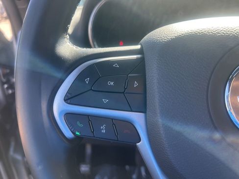 Used 2021 Jeep Grand Cherokee Laredo image 43